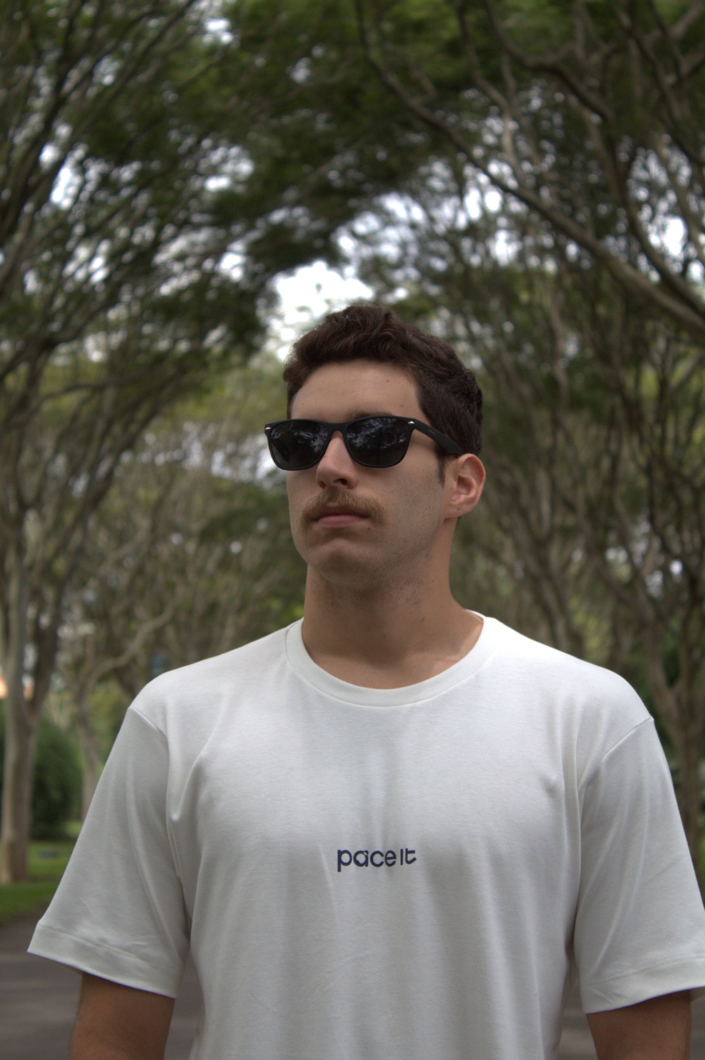 CAMISETA CASUAL + BONÉ + 50 HIDROGÉIS